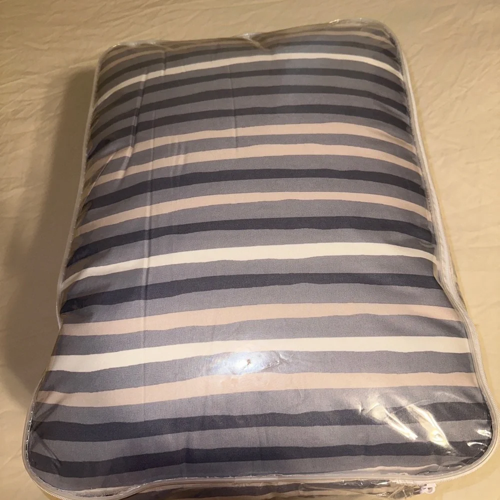 Simply Essential Sketched Stripe 2 Piece Twin Sz Comforter Set Brand New